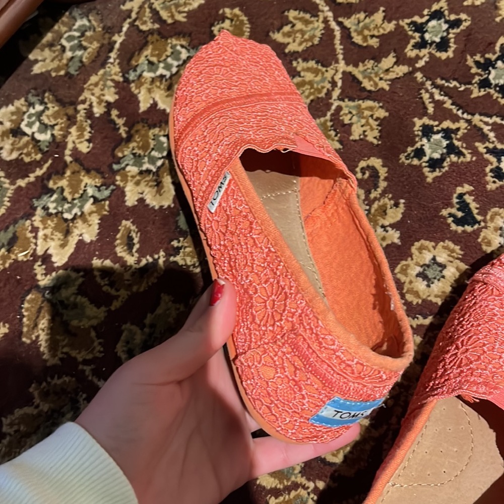 Toms - Picture 2 of 2